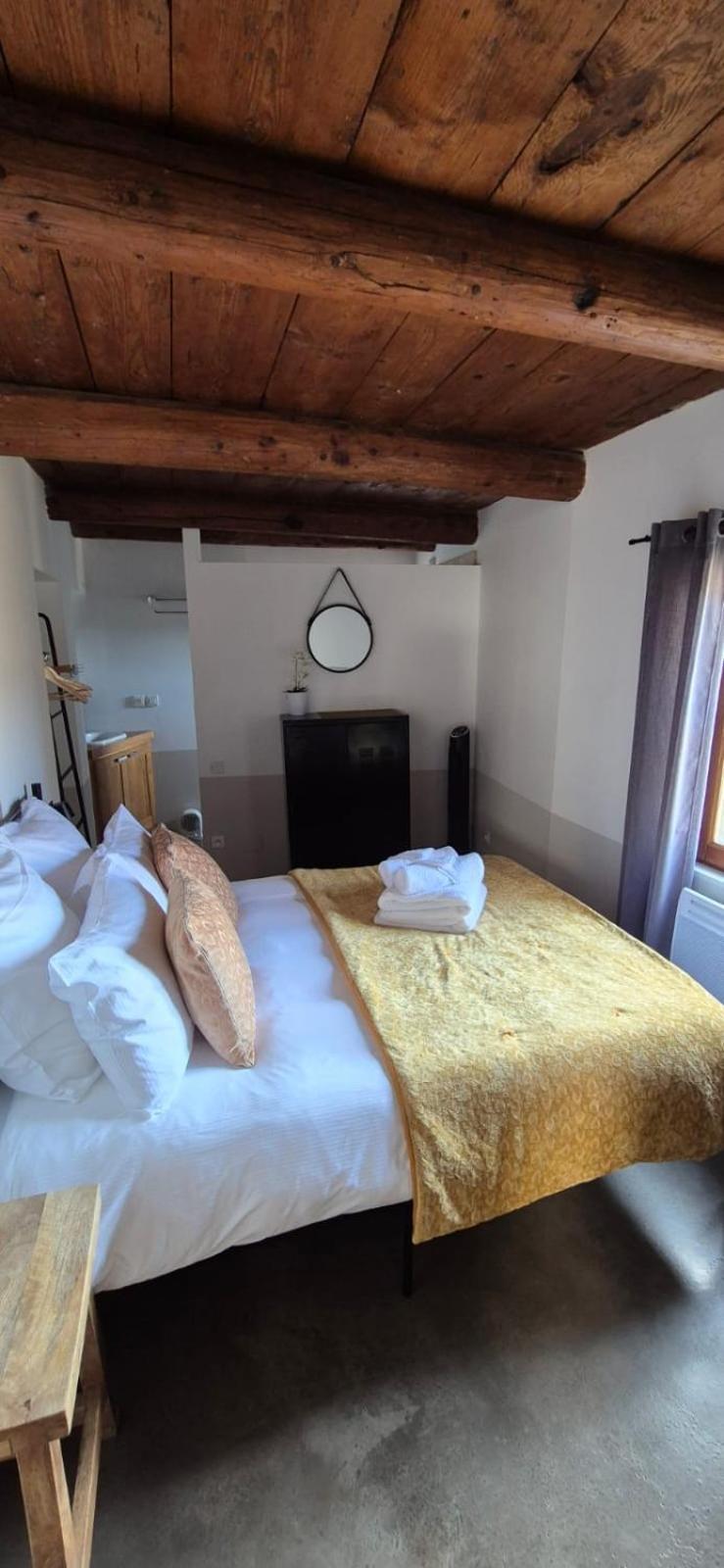 Proche Uzes Le Cocon Du Peintre Anglais Sagriès エクステリア 写真